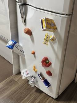 【画像】冷蔵庫、オブジェクト貫通バグを起こすｗｗｗｗｗｗｗｗｗｗｗｗ