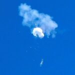 アメリカ　中国の偵察気球を撃墜　回収を試みる