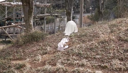 多摩動物園に白い布被った謎の生き物出現するｗｗｗｗｗｗｗ