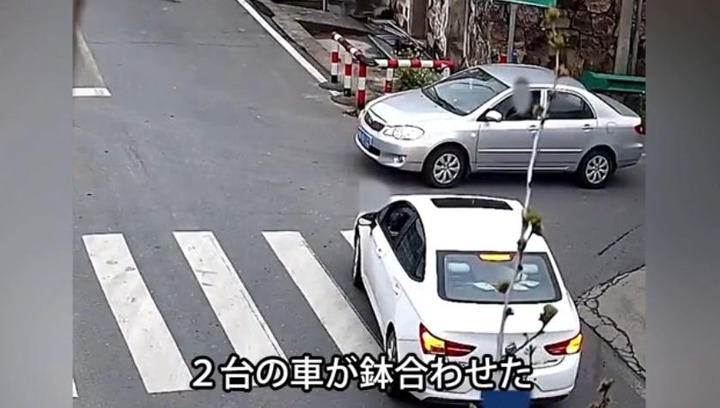 【故事】中国の村の道路で鉢合わせた2台の車、互いに譲らず夜になった結果ｗｗｗｗｗｗｗｗｗｗｗ