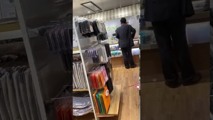 女性店員におっさんがイキってる動画ヤバすぎる・・・