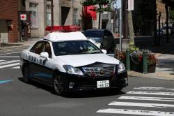 【地獄】神奈川県警さん、広島サミットの警備に来るも路面電車に当たって事故る