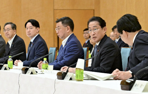 岸田総理「追加増税は国民の理解が得られないから社会保険料を引き上げるぞ！」←