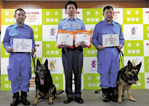 【悲報】神奈川県警が凶悪事件を起こし炎上　警察犬への表彰式でビーフジャーキーと偽ってささみを与えてしまう