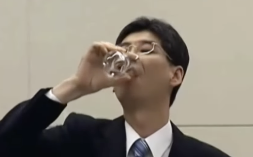 ２０１１年に処理水を飲み安全性をアピールした園田内閣府政務官　中国でガンにより死んだ事にされる