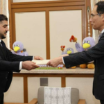 不法滞在中のクルド人　埼玉県知事から表彰される