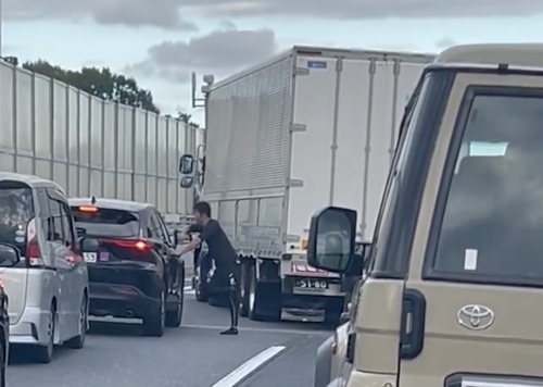 首都高で煽り運転を繰り返しトラックで車線を塞ぎ通行止めにした運転手ヤバすぎて笑えない