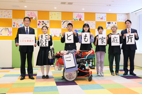 【こども家庭庁】自民党が公約無視して子育て世帯ではなくNPOに税金を投入しまくった結果　過去に推計された悲観シナリオを下回る少子化を達成へ
