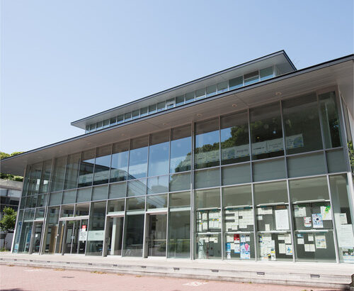 横浜国立大学「バカでも女性なら入学できるように女子枠は０科目入試にしときました」「ふにゃふにゃしたロボット、こういうのを女性が思いつくかもしれないですよね」