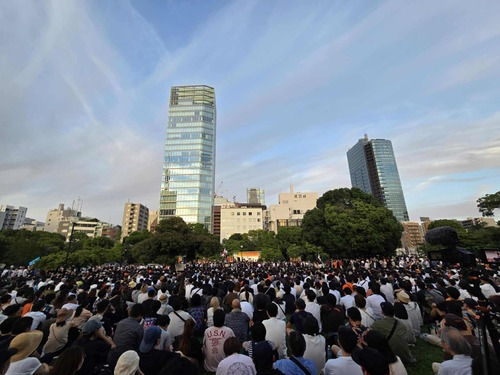 参政党の芝公園でのマイク納め　２万人が集まり野外フェス状態に