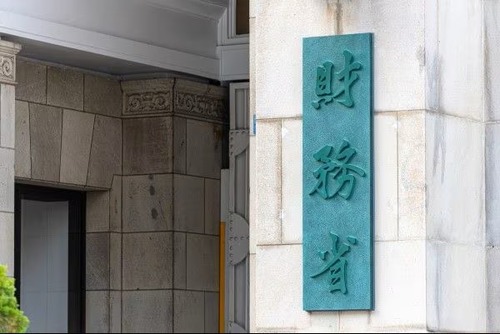 財務省「俺達公務員の給料を引き上げよう、１兆円な」←日本の財政はギリシャ以下のはずなのに・・・
